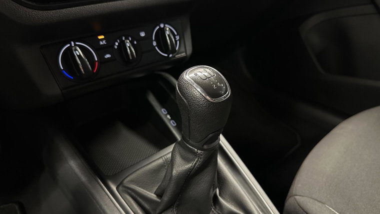 Vehicle Image 38