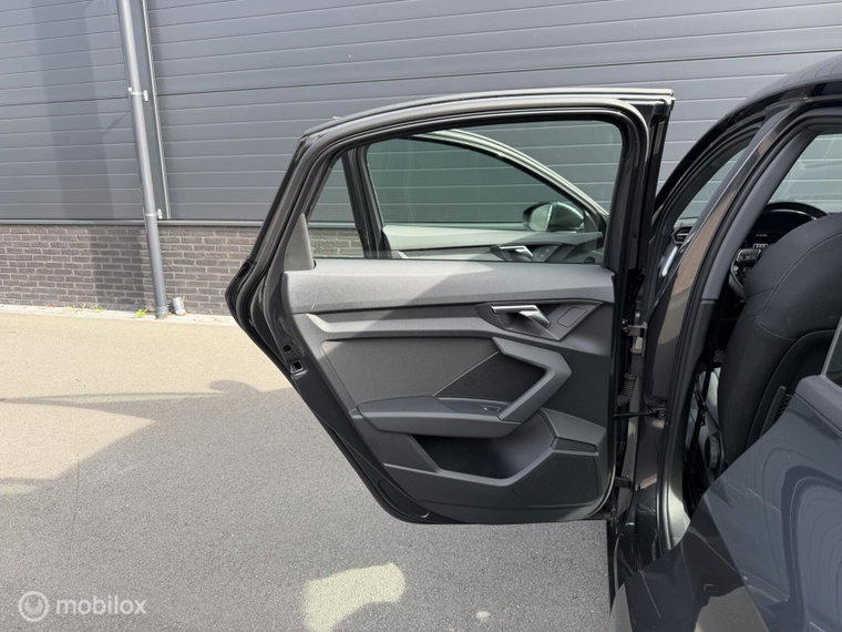 Vehicle Image 26