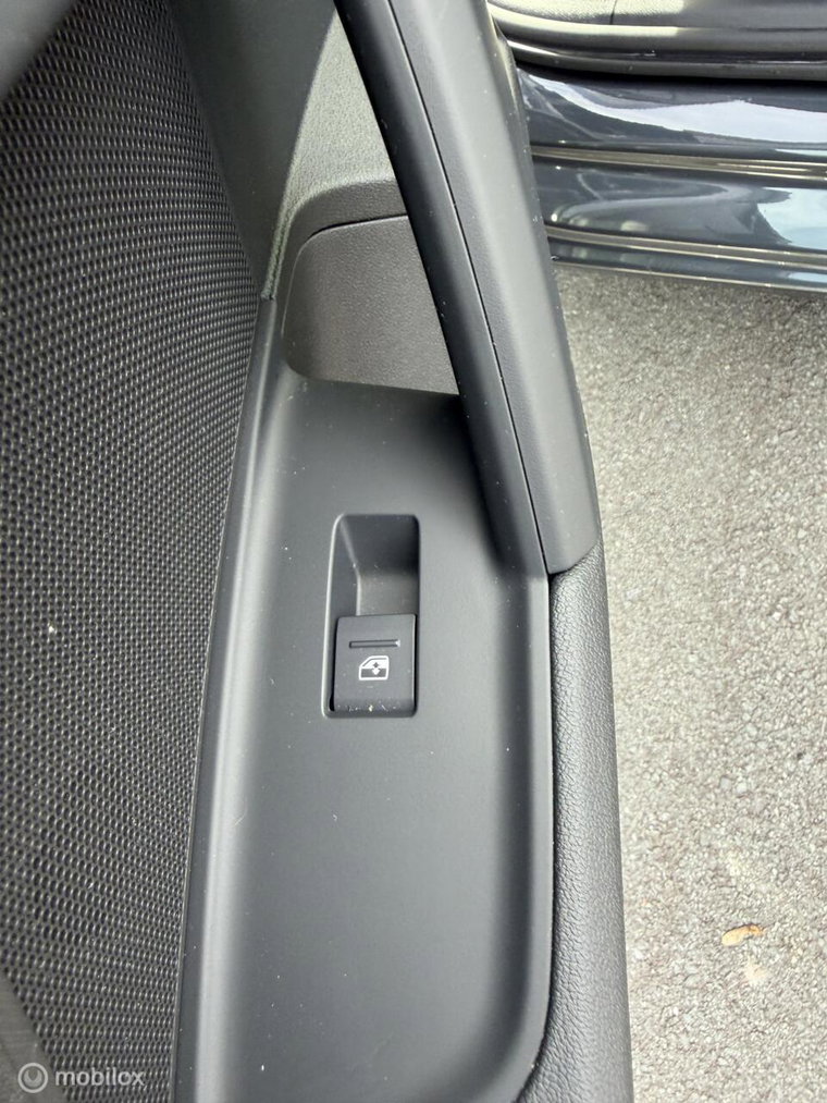 Vehicle Image 27