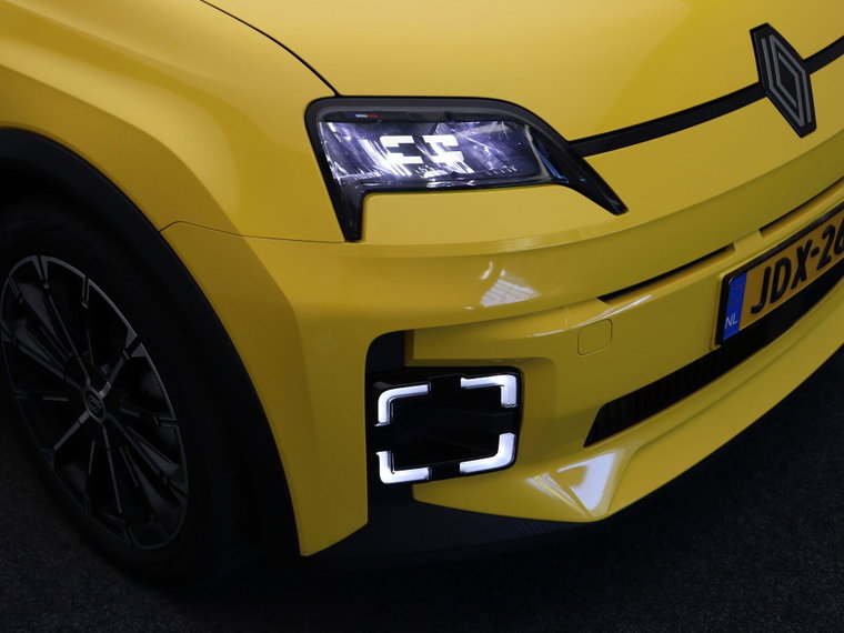 Vehicle Image 43