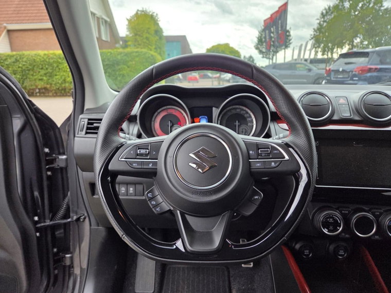 Vehicle Image 12