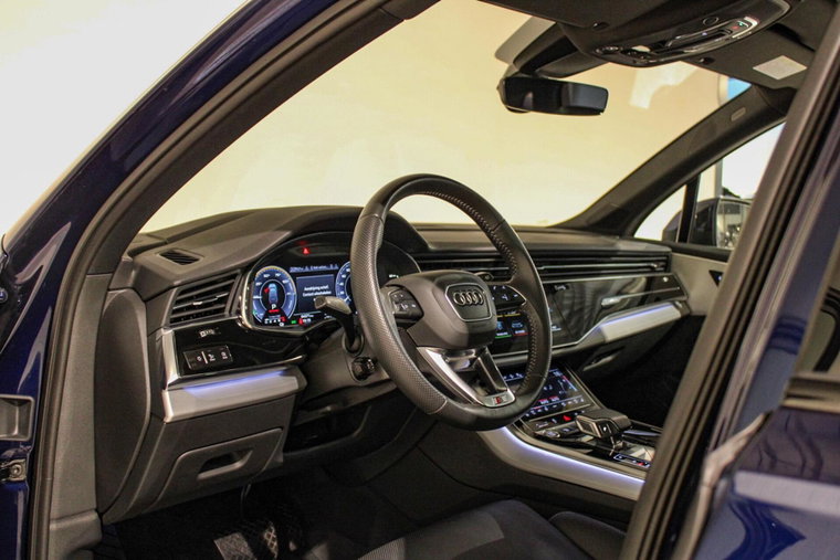 Vehicle Image 10