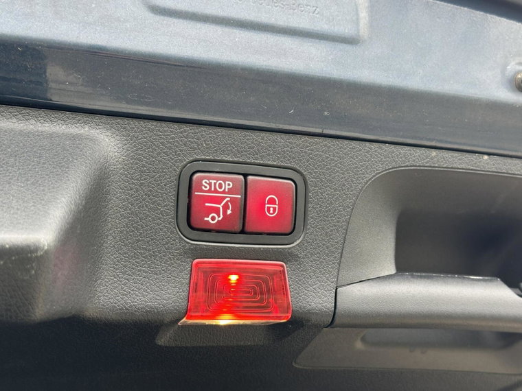 Vehicle Image 32