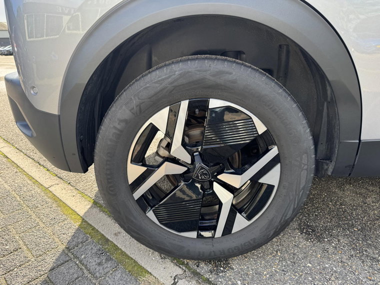 Vehicle Image 22
