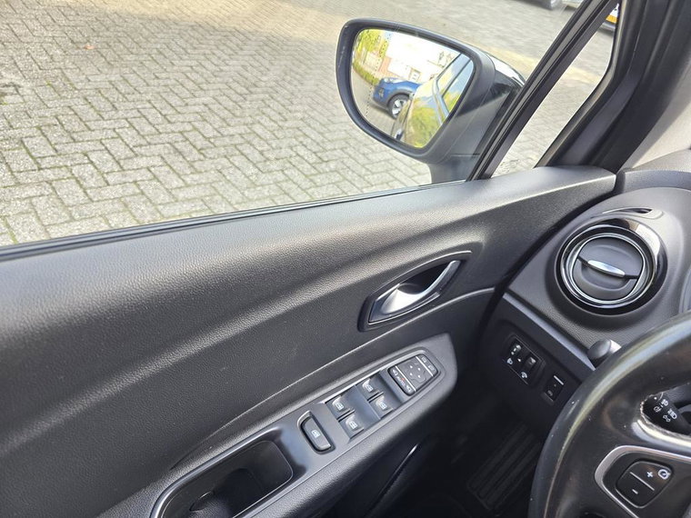 Vehicle Image 27