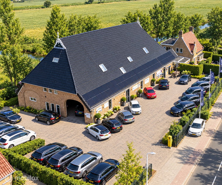 Vehicle Image 25