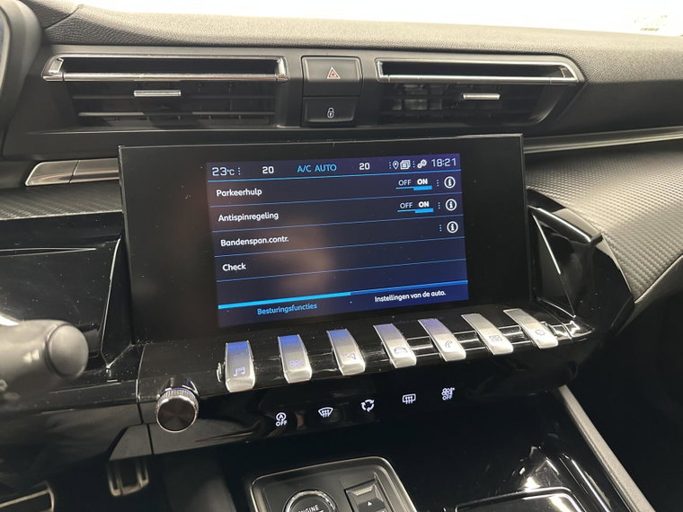 Vehicle Image 32