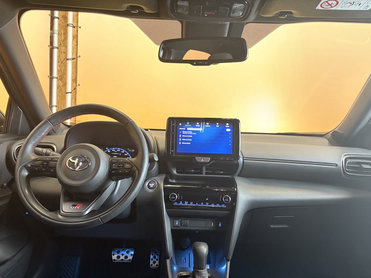 Vehicle Image 12