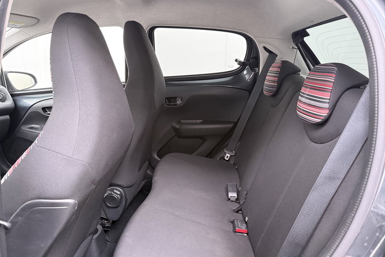 Vehicle Image 12