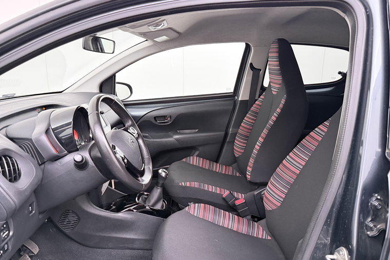 Vehicle Image 10