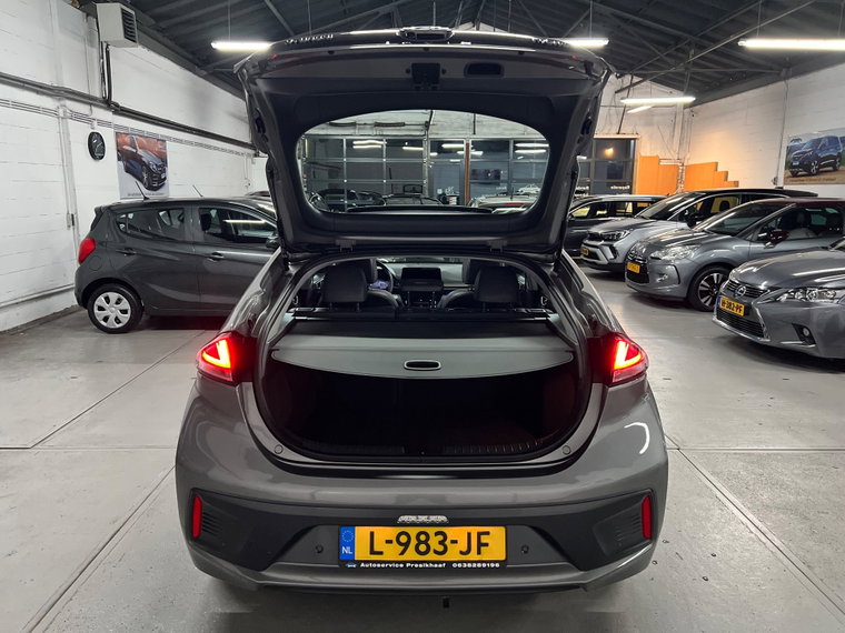 Vehicle Image 25