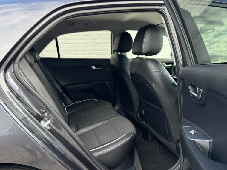 Vehicle Image 38