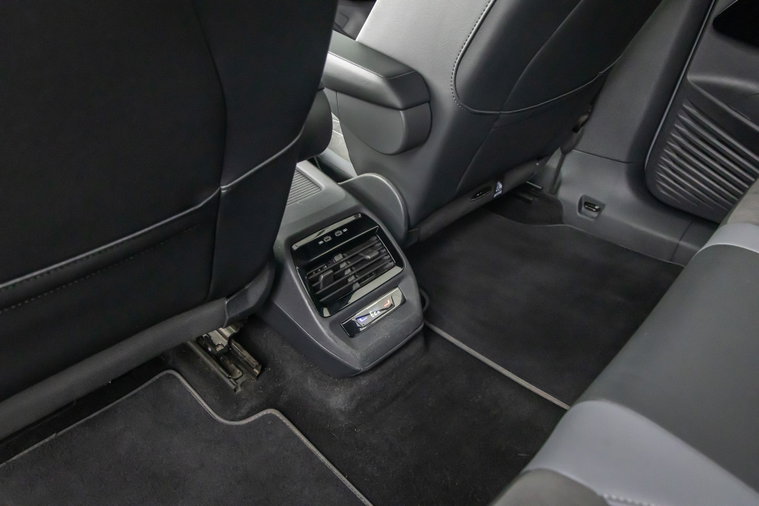 Vehicle Image 37
