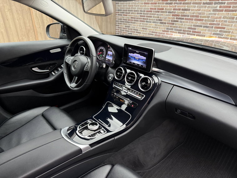 Vehicle Image 28