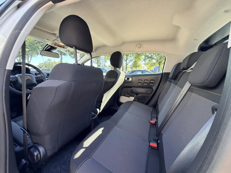 Vehicle Image 15