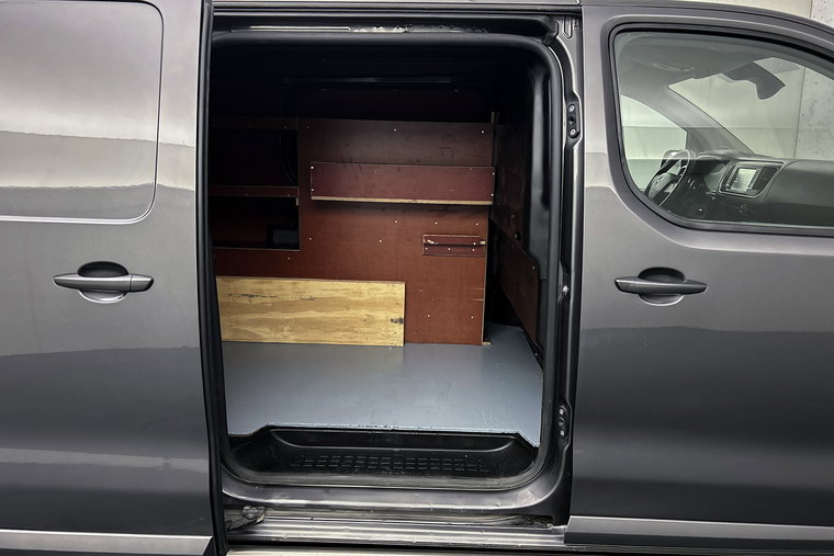 Vehicle Image 25