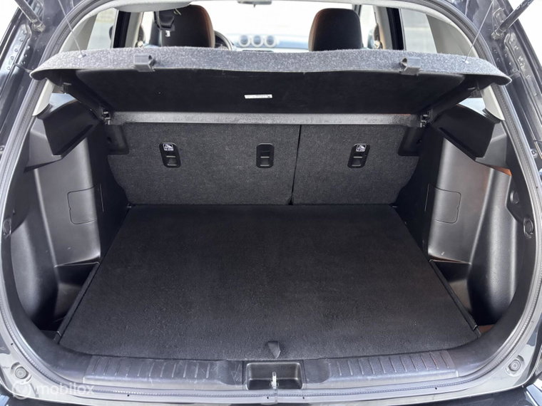 Vehicle Image 25