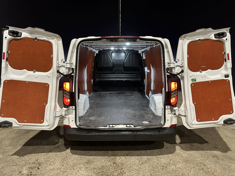 Vehicle Image 13