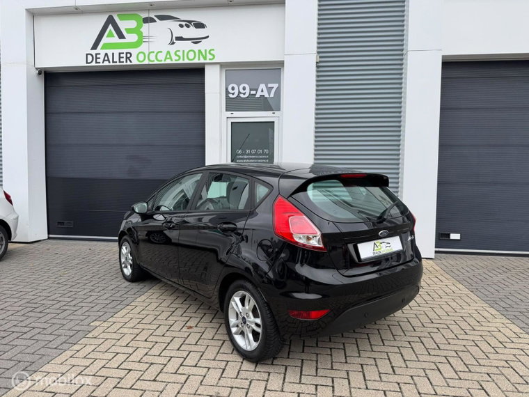 Vehicle Image 9