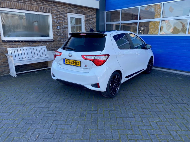 Vehicle Image 6