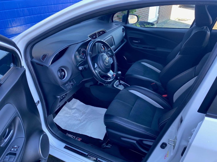 Vehicle Image 11