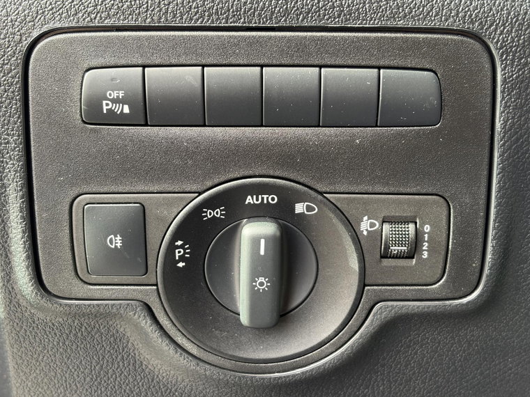 Vehicle Image 33
