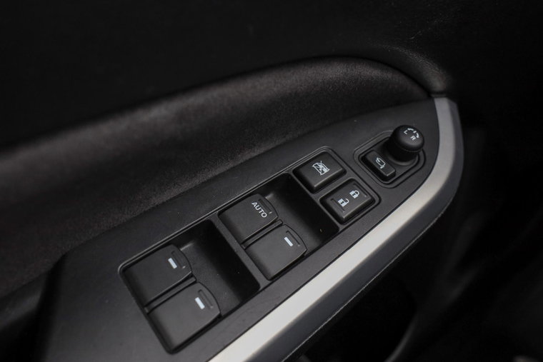 Vehicle Image 25