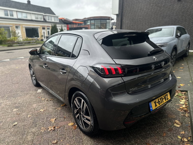 Vehicle Image 38