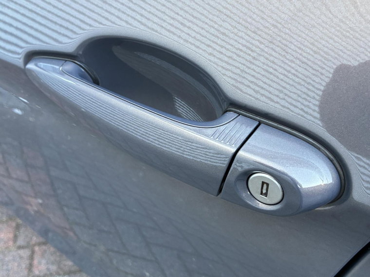 Vehicle Image 28