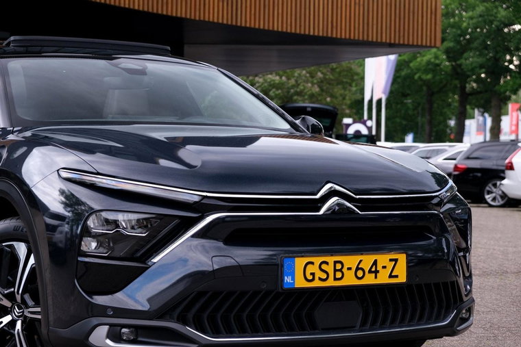 Vehicle Image 13