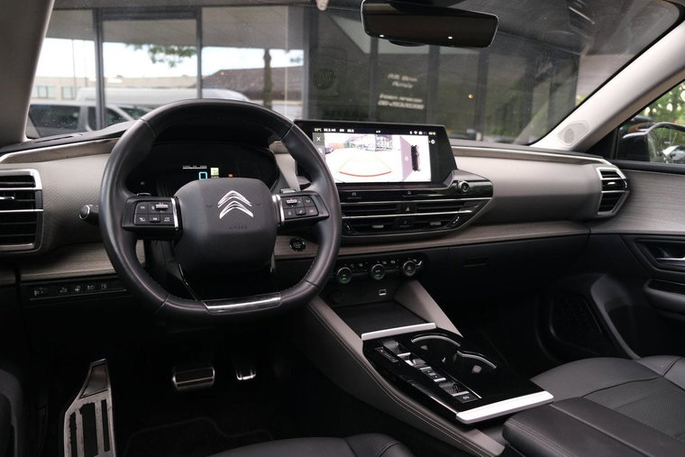 Vehicle Image 21