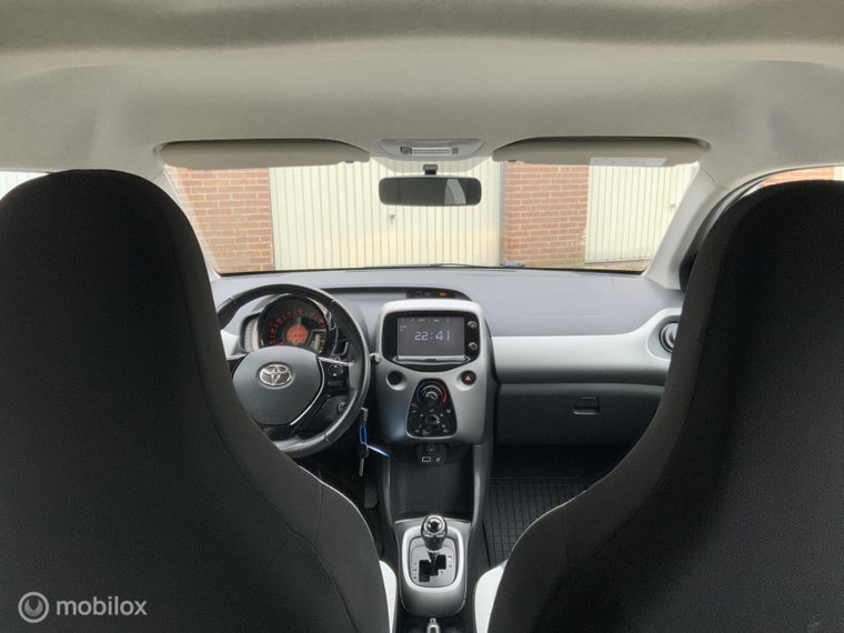 Vehicle Image 12