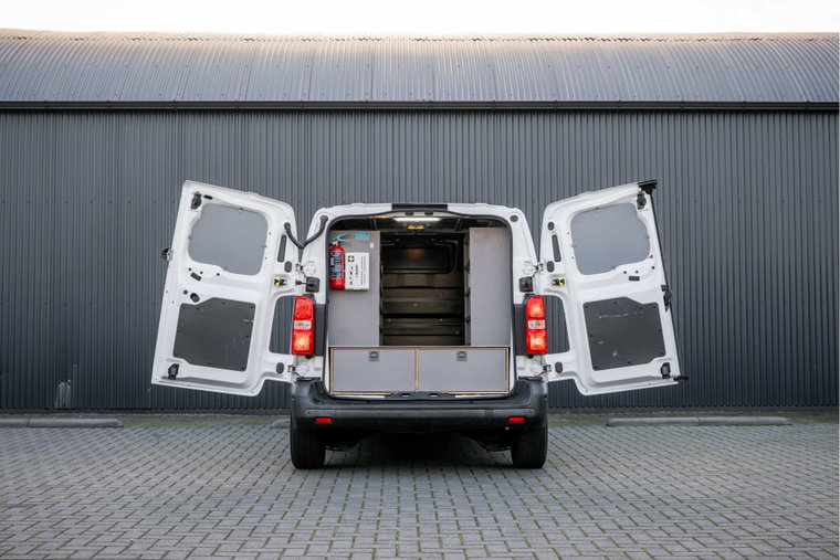 Vehicle Image 9