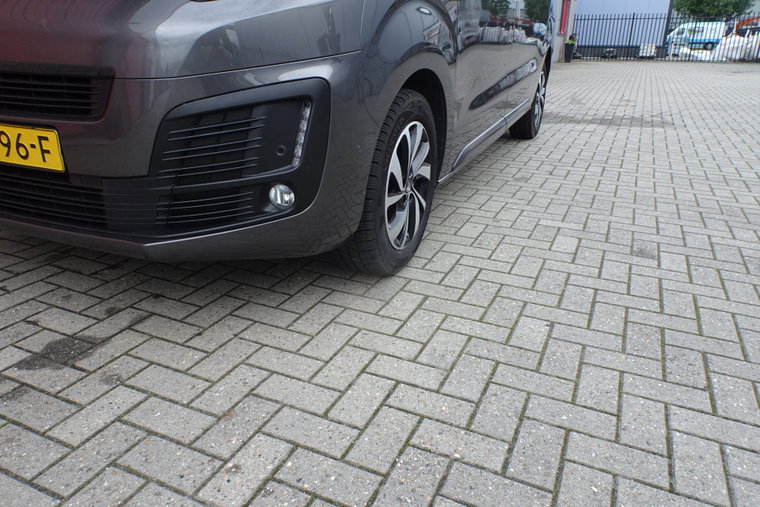 Vehicle Image 28