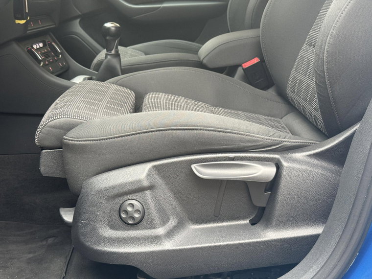 Vehicle Image 24