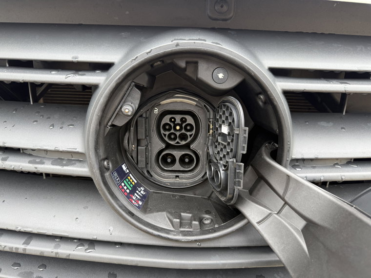 Vehicle Image 25
