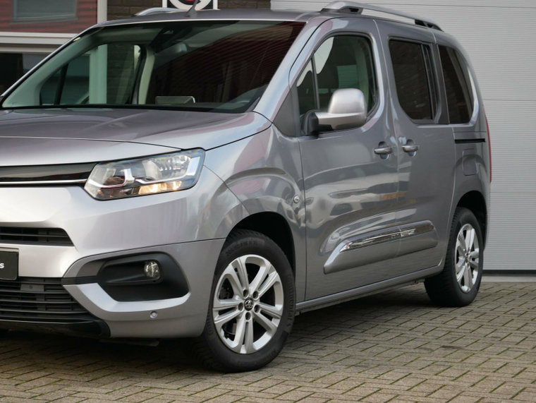 Vehicle Image 21
