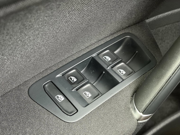 Vehicle Image 27