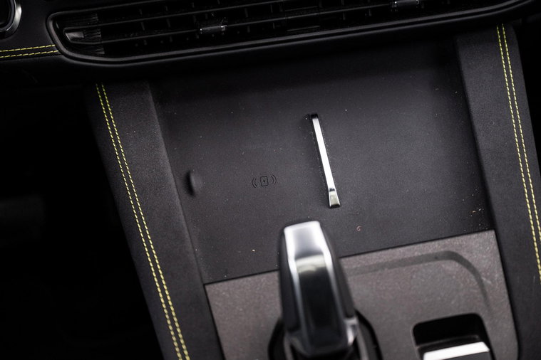 Vehicle Image 25