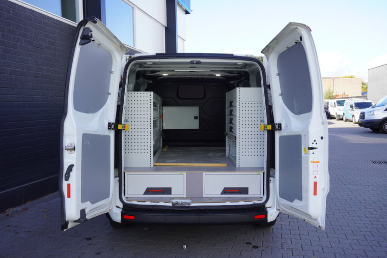 Vehicle Image 9