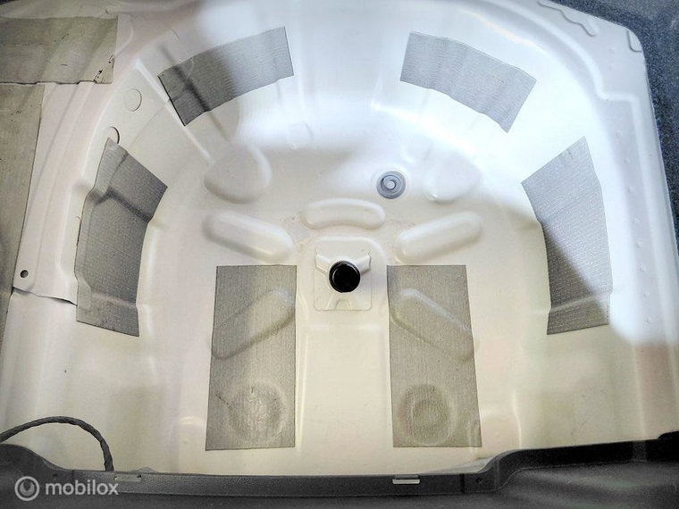 Vehicle Image 38