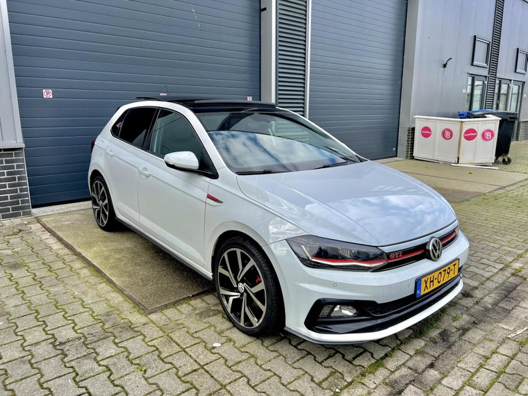 Vehicle Image 32