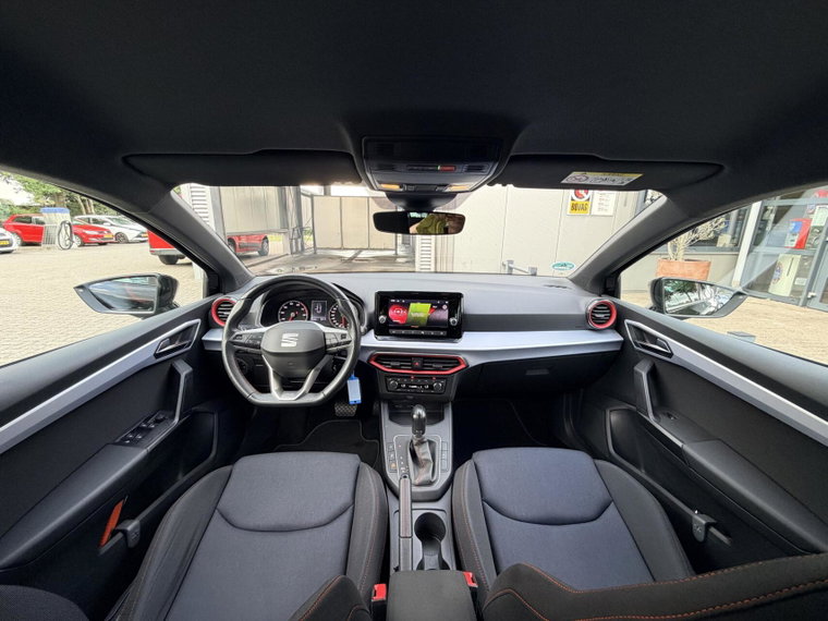 Vehicle Image 16