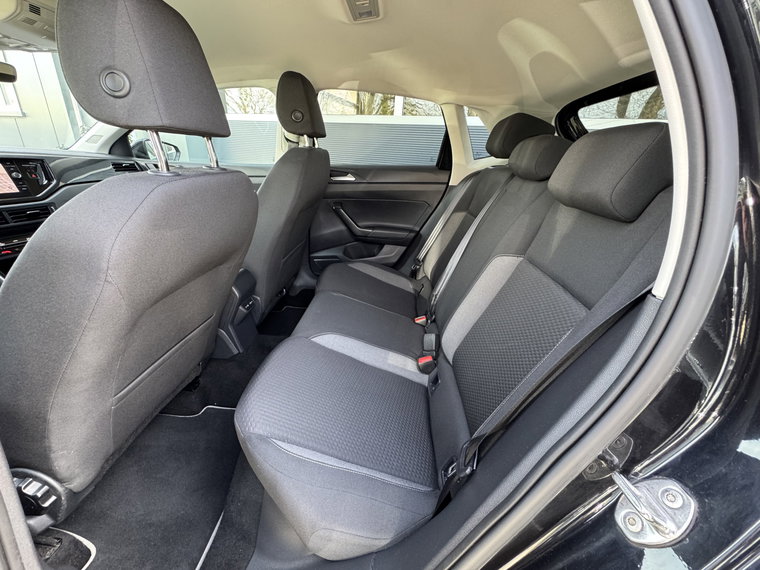 Vehicle Image 32