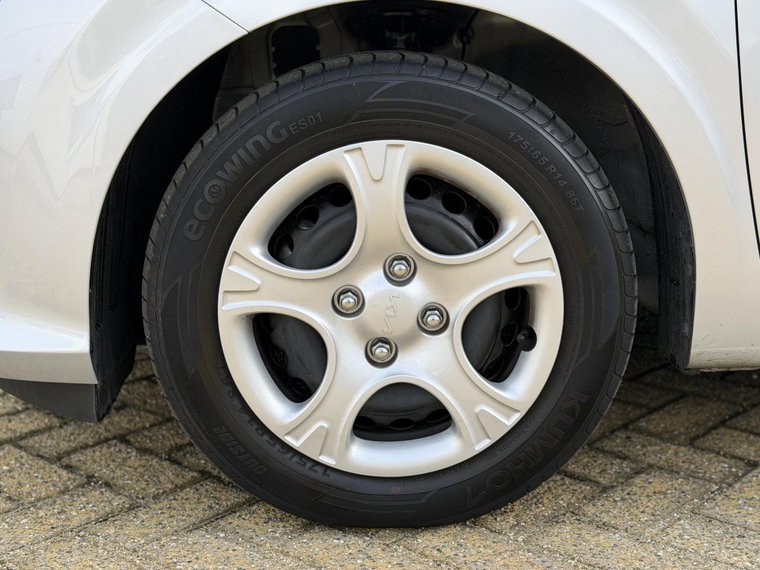 Vehicle Image 24