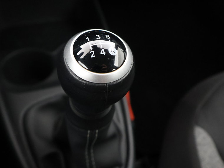 Vehicle Image 35