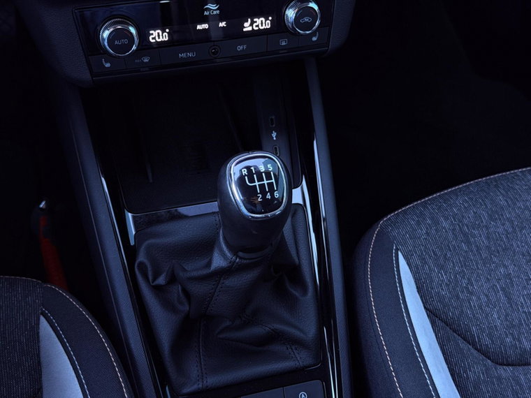 Vehicle Image 23