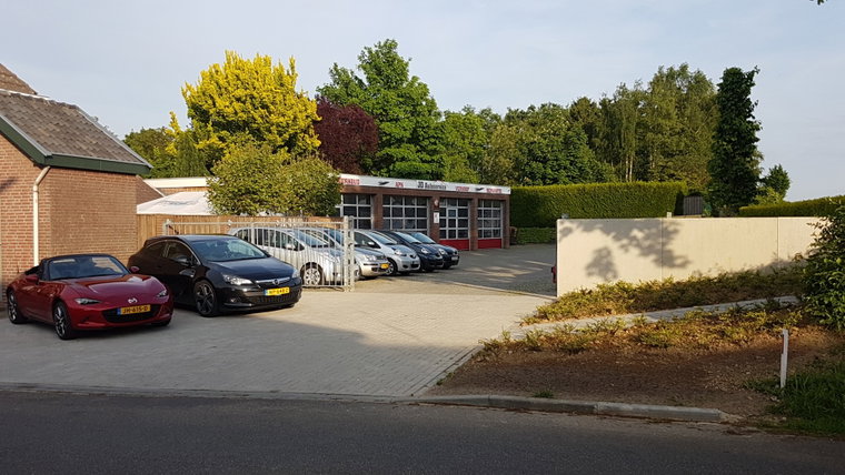 Vehicle Image 25