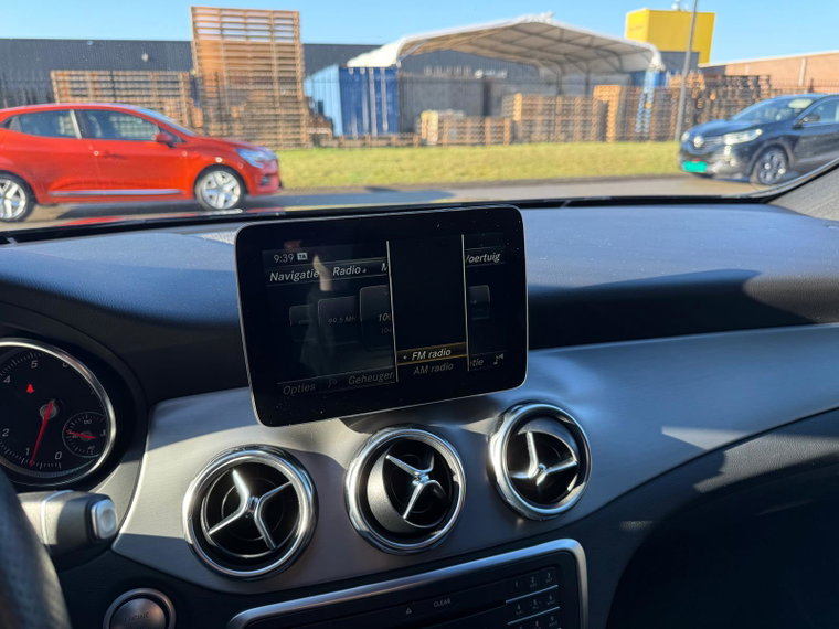 Vehicle Image 28