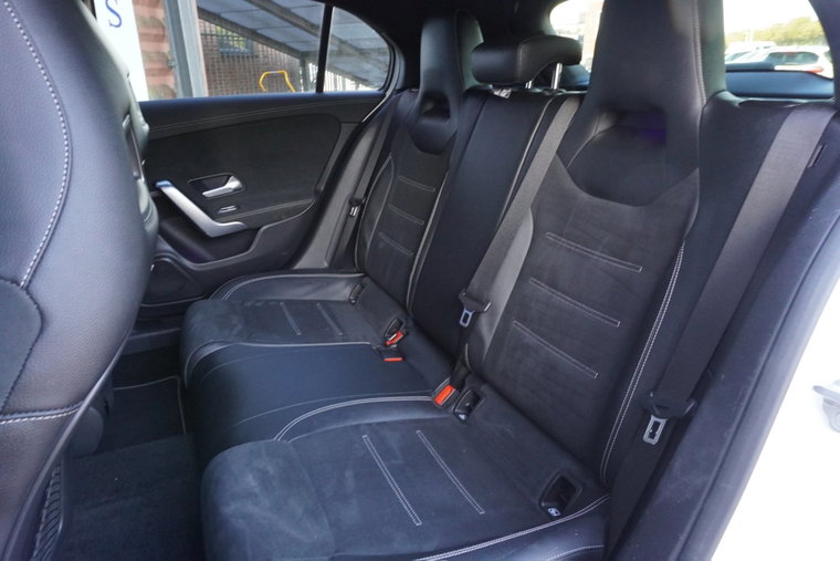 Vehicle Image 32